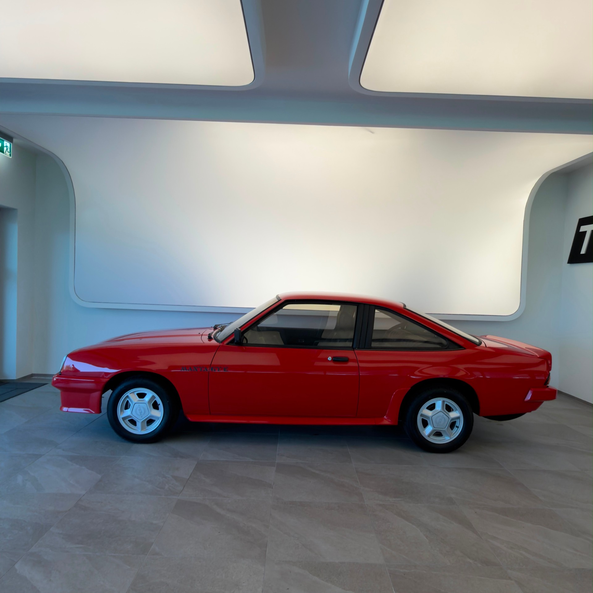 OPEL Manta 2.0 GT/E-showroom-element-2