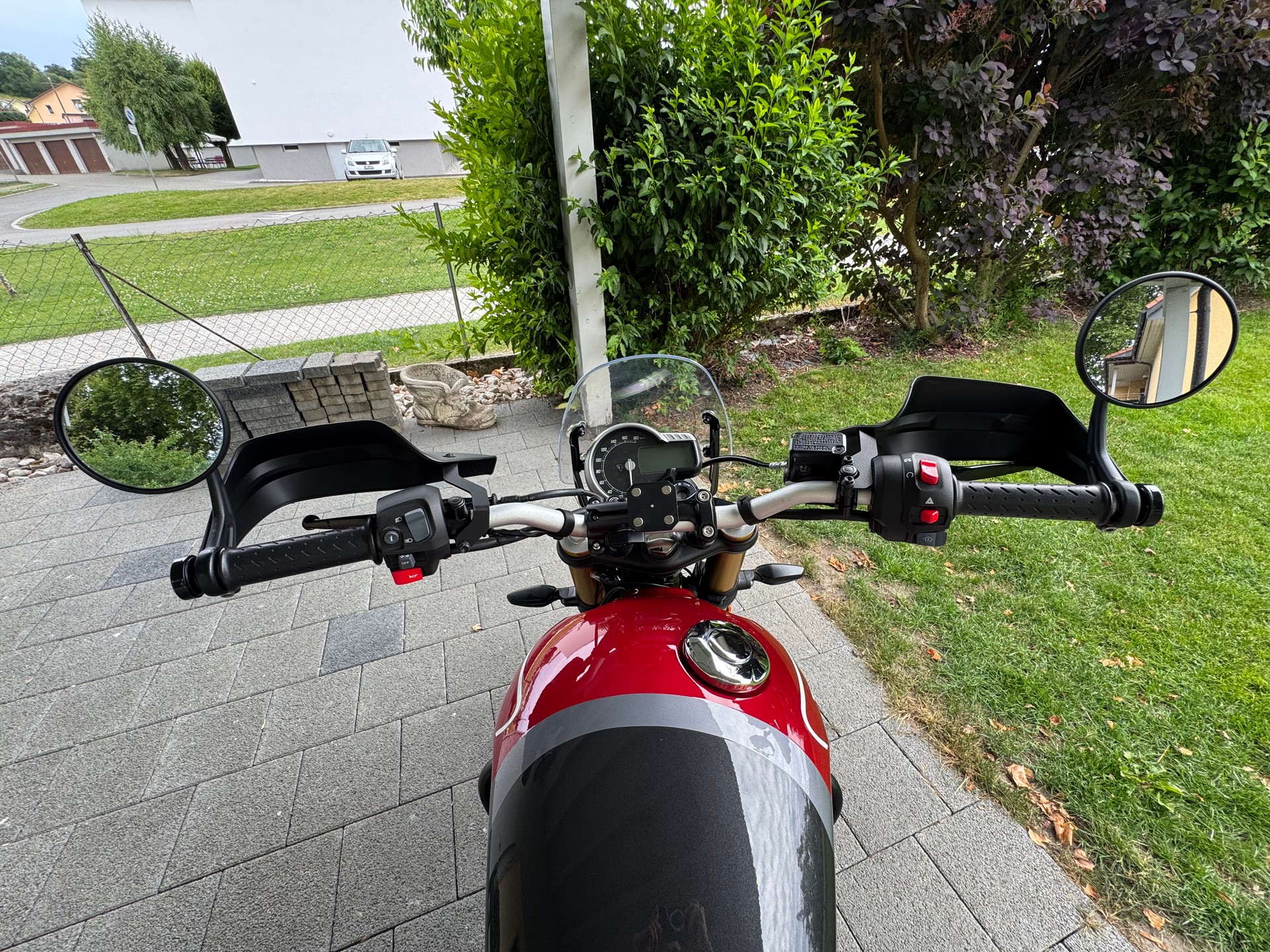 TRIUMPH Speed 400-image-4