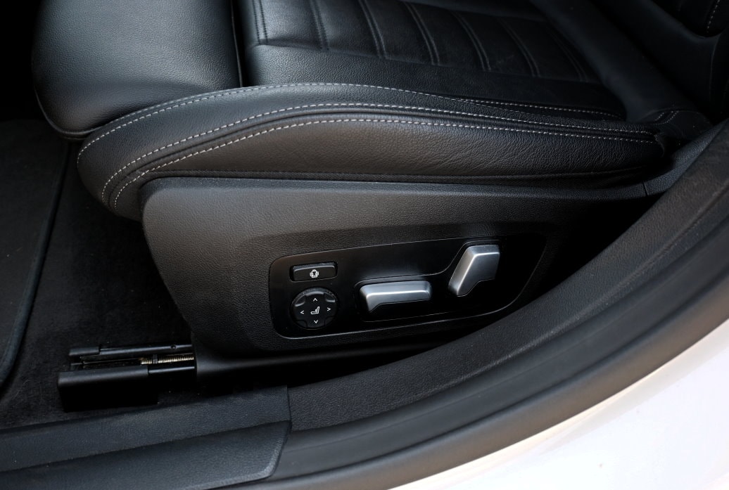 BMW i4 eDrive 40-image-12