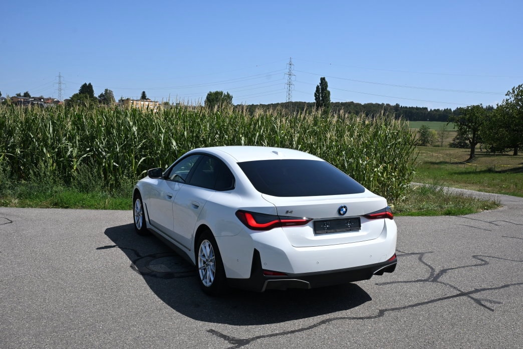 BMW i4 eDrive 40-image-3