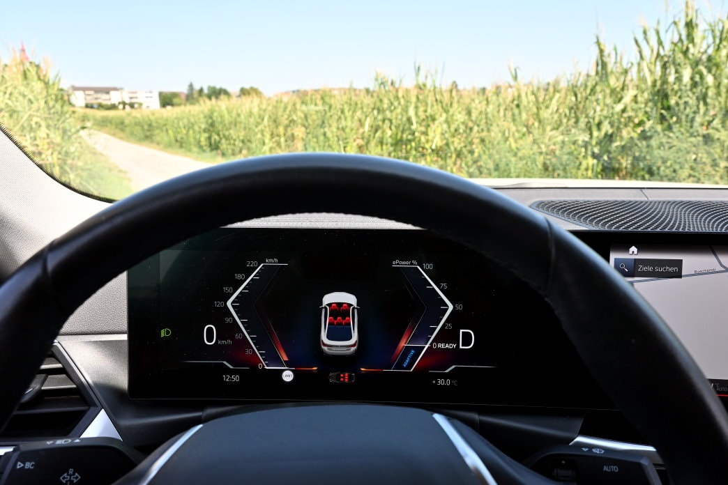 BMW i4 eDrive 40-image-7