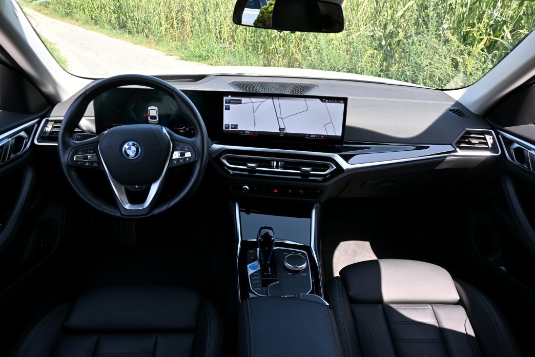 BMW i4 eDrive 40-image-5