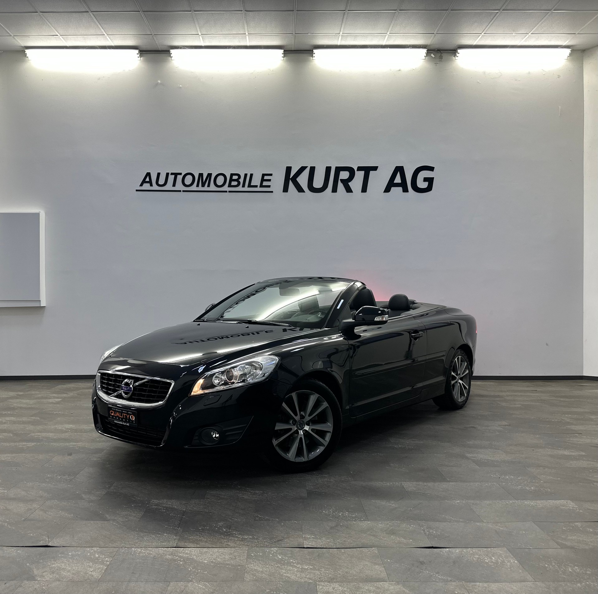 VOLVO C70 T5 Momentum Geartronic-image-0