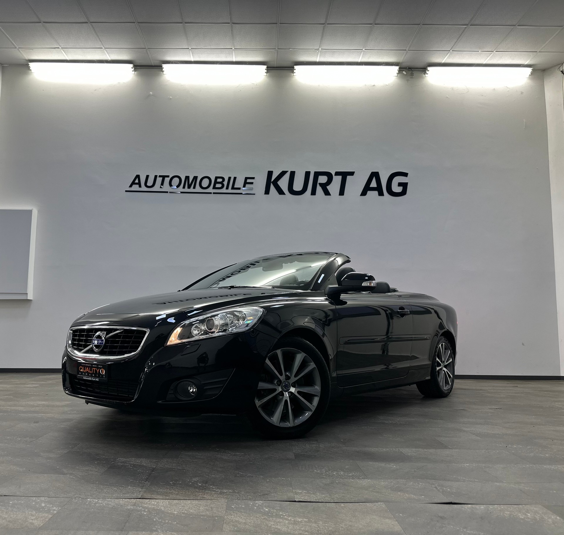 VOLVO C70 T5 Momentum Geartronic-image-1