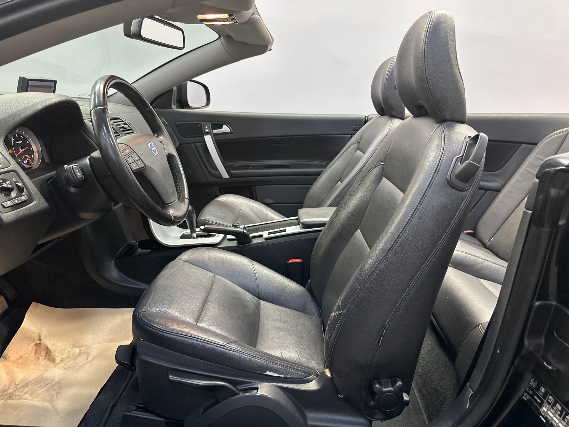 VOLVO C70 T5 Momentum Geartronic-image-12