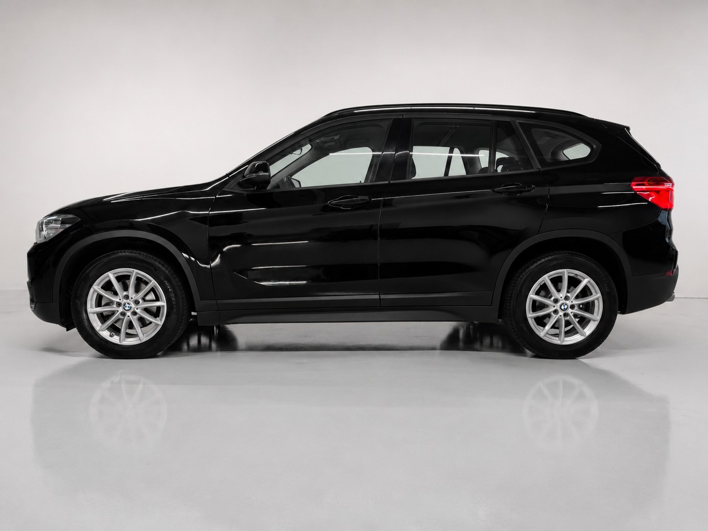 BMW X1 sDrive 18i (CH)-showroom-element-2