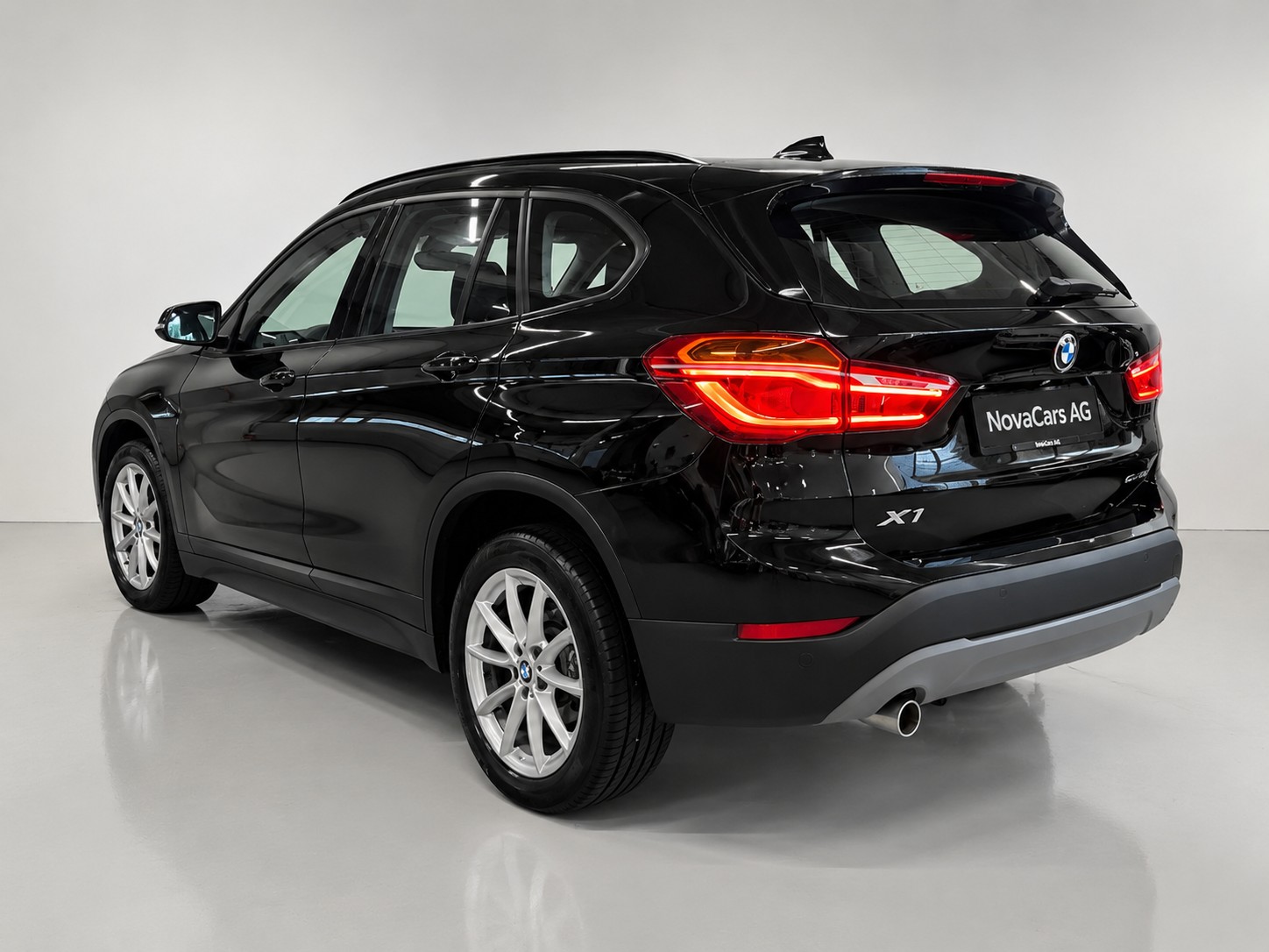 BMW X1 sDrive 18i (CH)-showroom-element-3