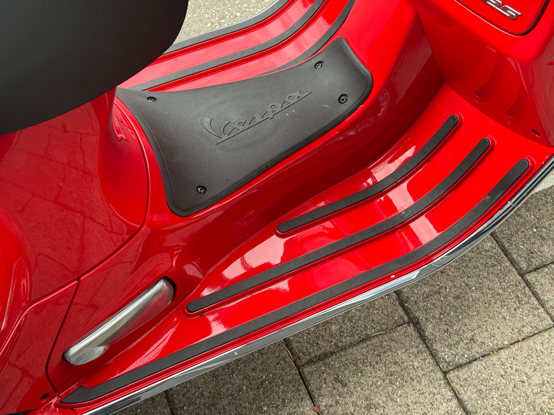 PIAGGIO Vespa GTS 125 Super RST Euro 5+-image-11