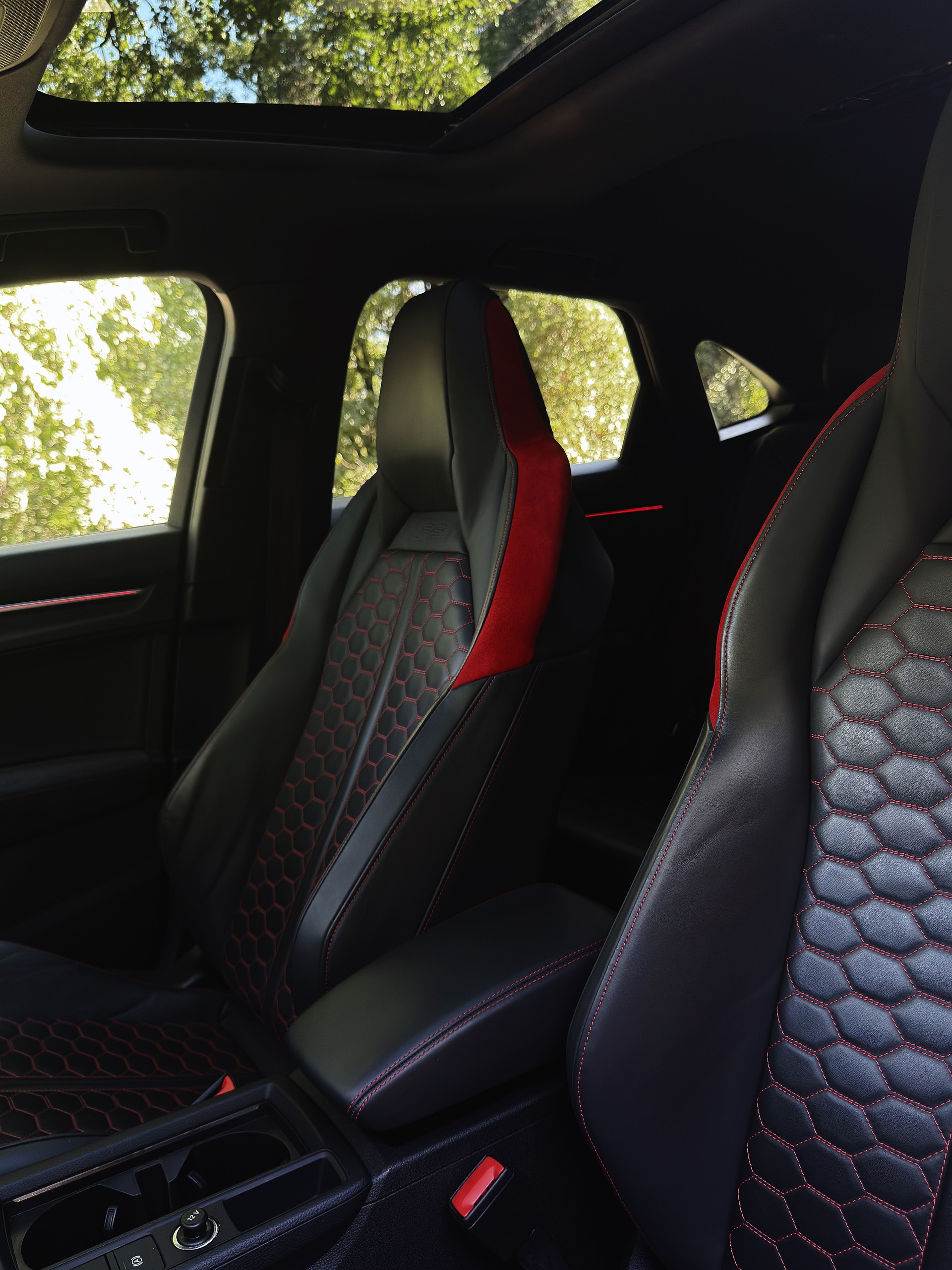AUDI RS Q3 Sportback quattro S tronic - CH • Garantie • Options+++ • 1. Hand-image-3