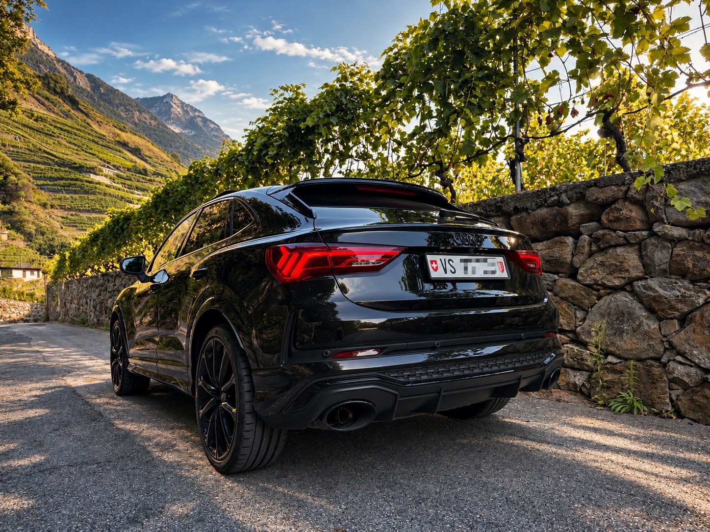 AUDI RS Q3 Sportback quattro S tronic - CH • Garantie • Options+++ • 1. Hand-image-1