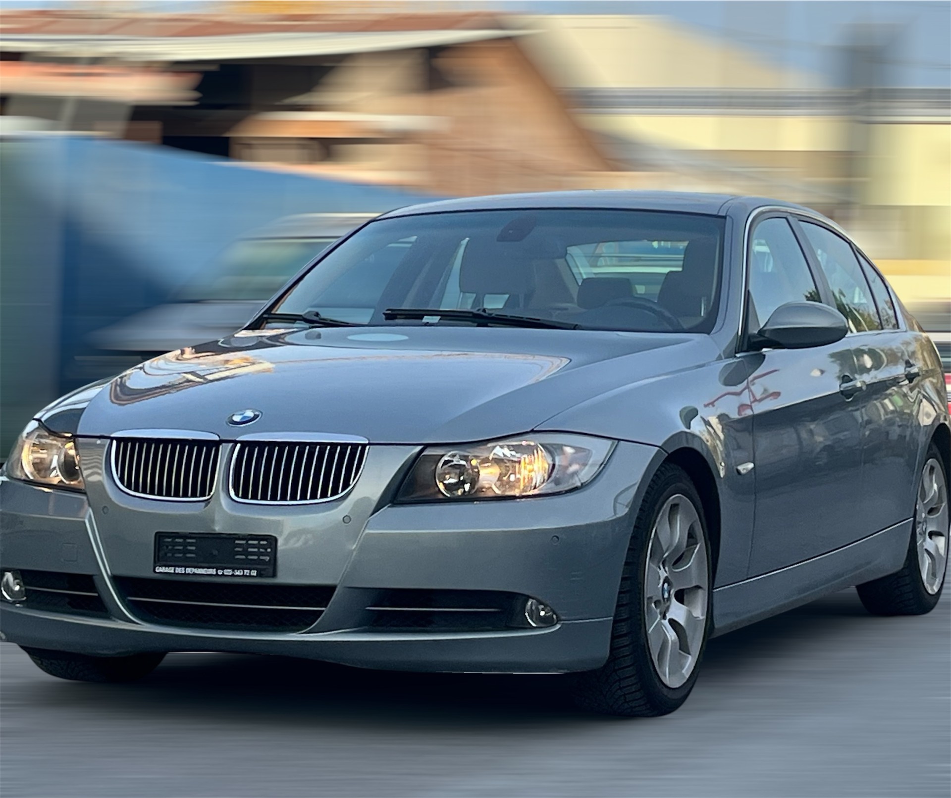 BMW 330i-showroom-element-2