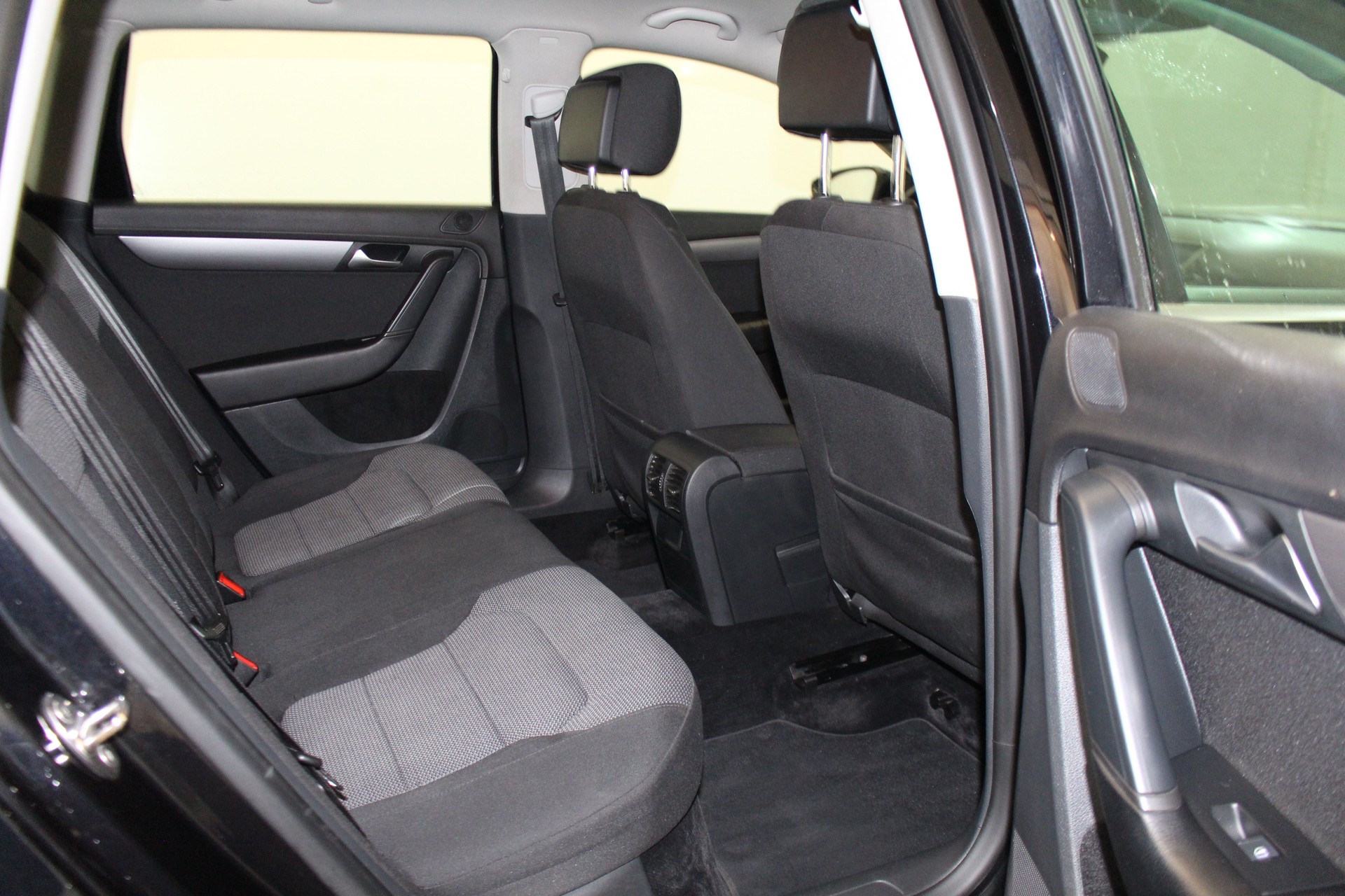 VW Passat Variant 2.0 TDI 140 BlueMT Comfl. DSG-image-9