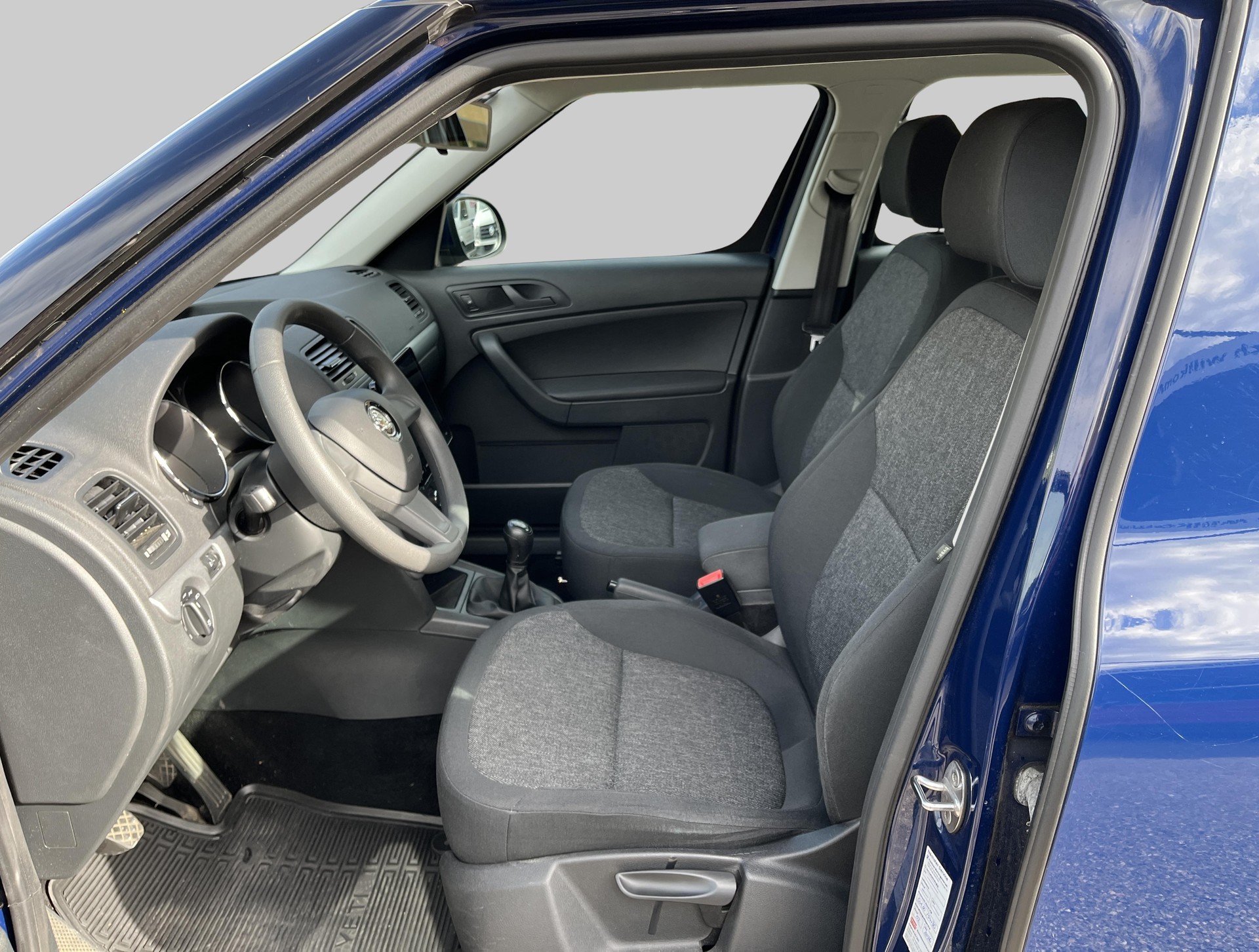 SKODA Yeti 1.2 TSI Active 4x2-image-7