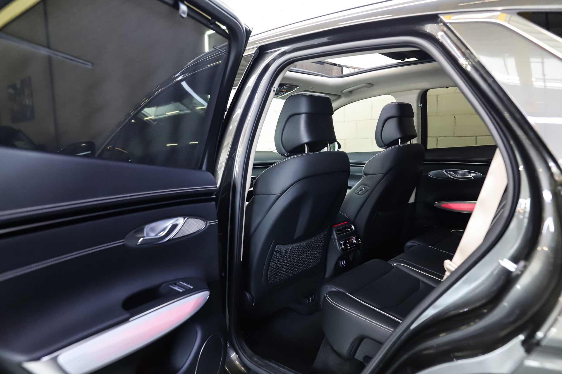 GENESIS GV70 Electrified Sport kWh 77,4 AWD * Makalu Gray Metallic *-image-15