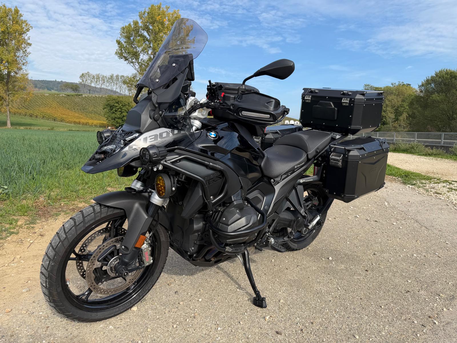 BMW R 1300 GS Triple Black Storm Metalic-image-1