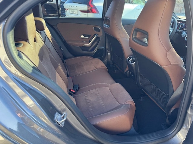 MERCEDES-BENZ A 250 e AMG Line-image-11
