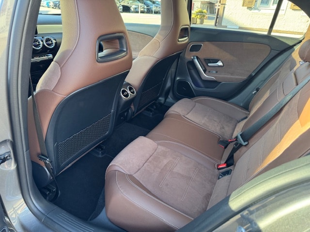MERCEDES-BENZ A 250 e AMG Line-image-9