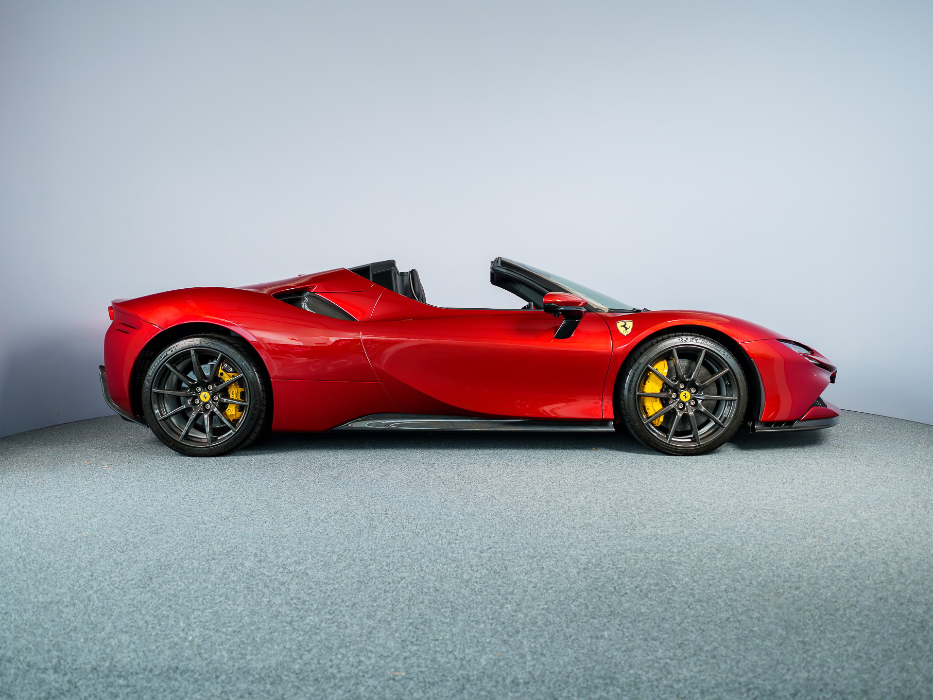 FERRARI SF90 Spider Rosso Monza Standort Wallisellen-image-12