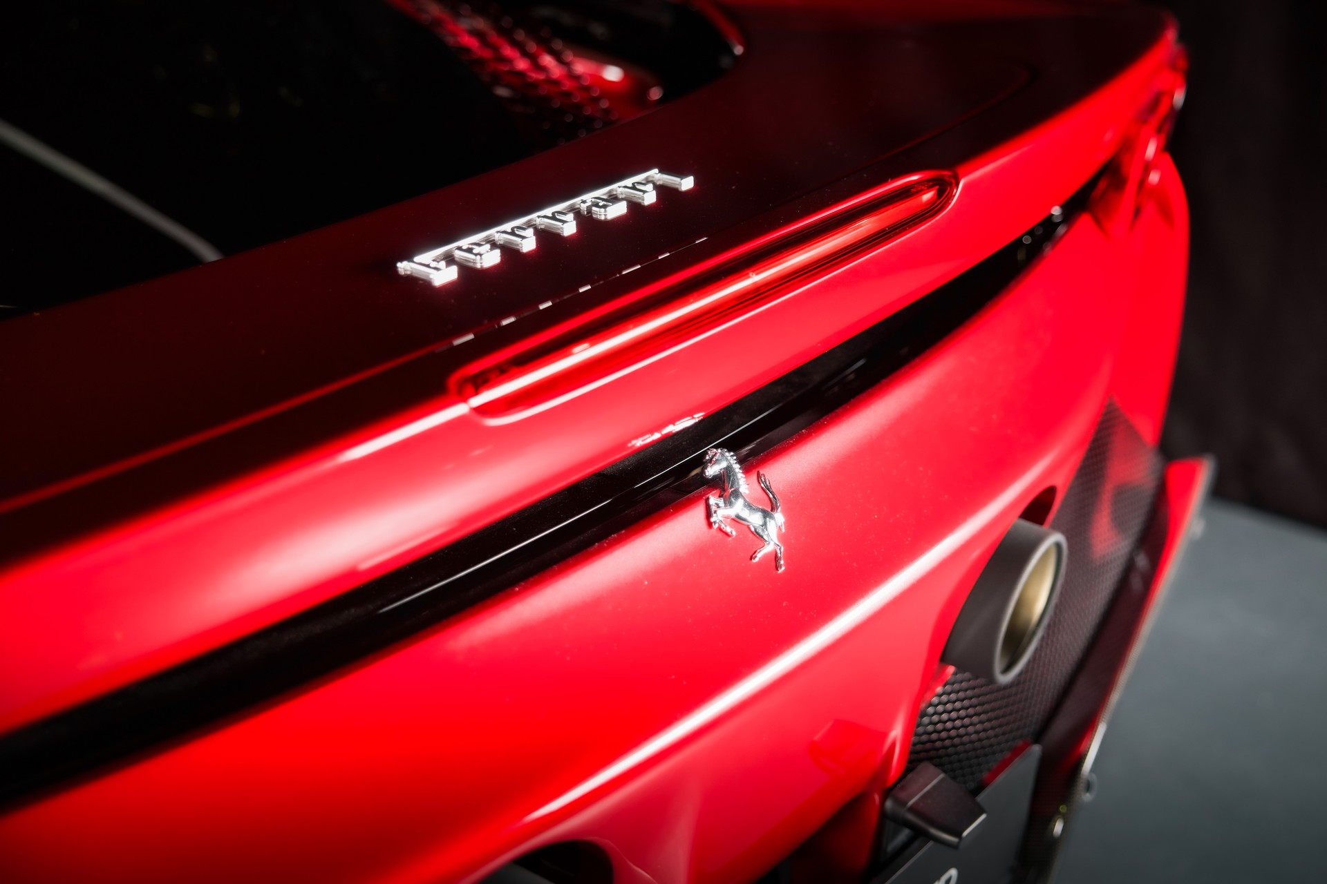 FERRARI SF90 Spider Rosso Monza Standort Wallisellen-image-12