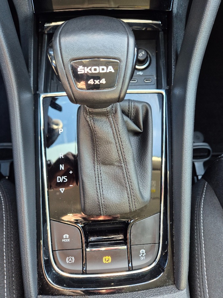 SKODA Karoq 2.0 TDI CR Style 4x4 DSG-image-17