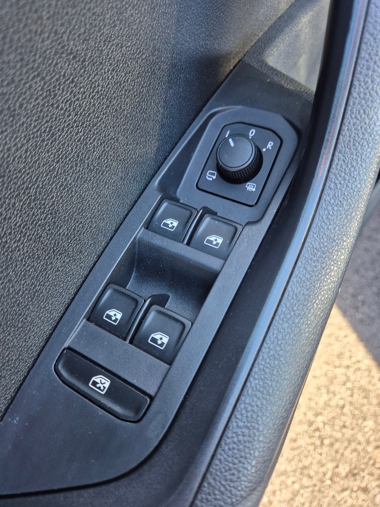 SKODA Karoq 2.0 TDI CR Style 4x4 DSG-image-6