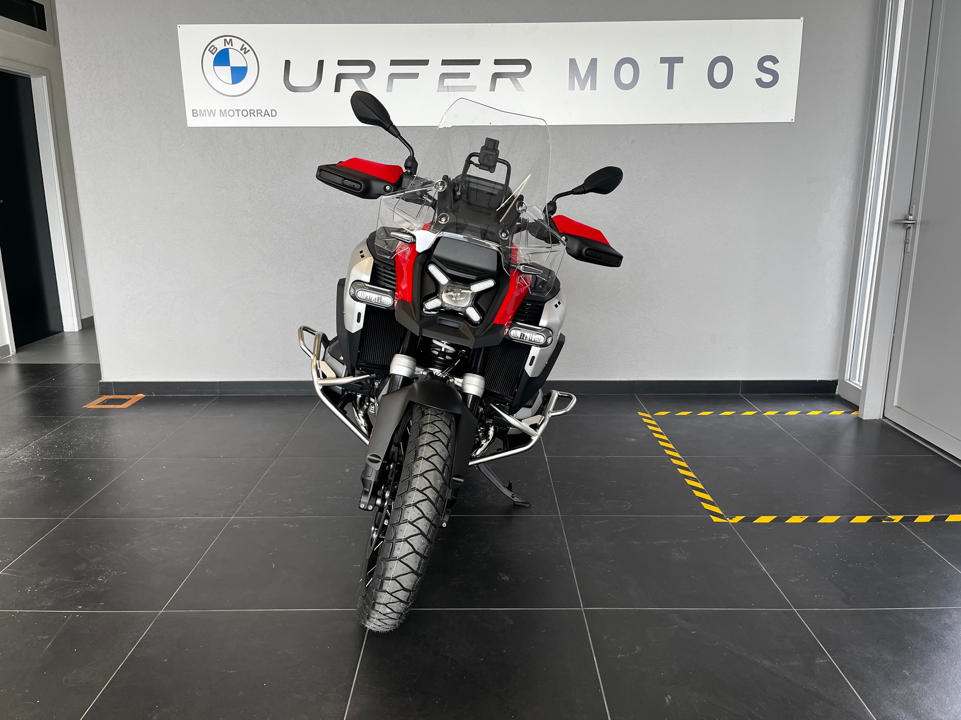 BMW R 1300 GS Adventure-image-2