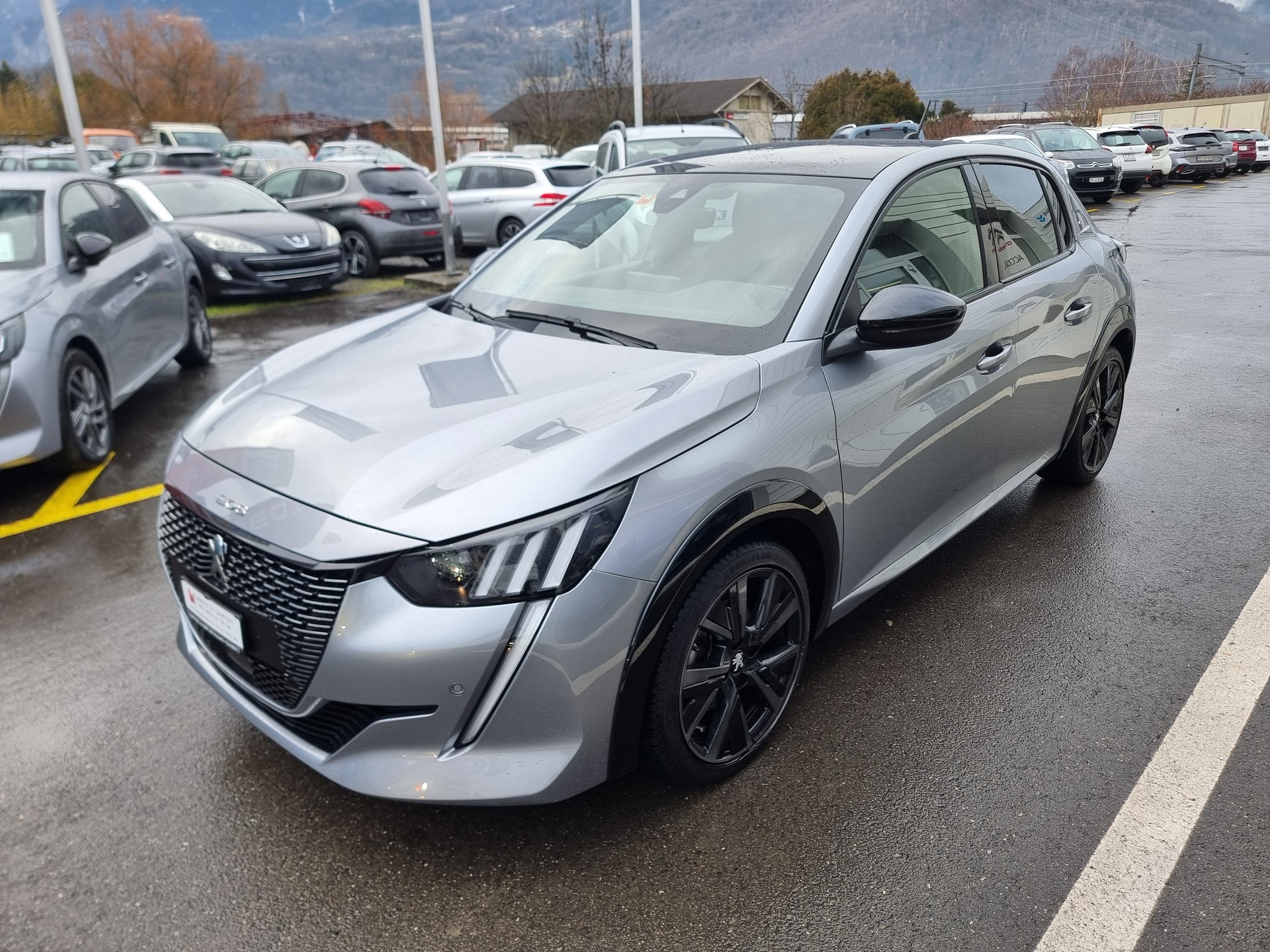 PEUGEOT 208 1.2 PureTech GT EAT8-image-4
