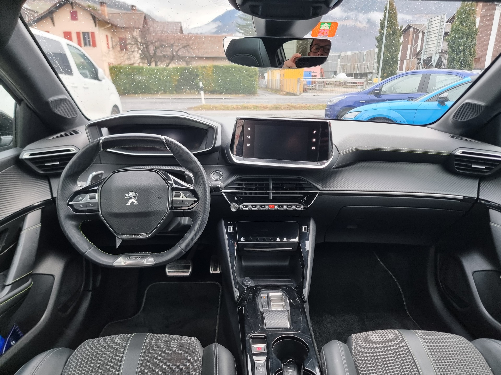 PEUGEOT 208 1.2 PureTech GT EAT8-image-6