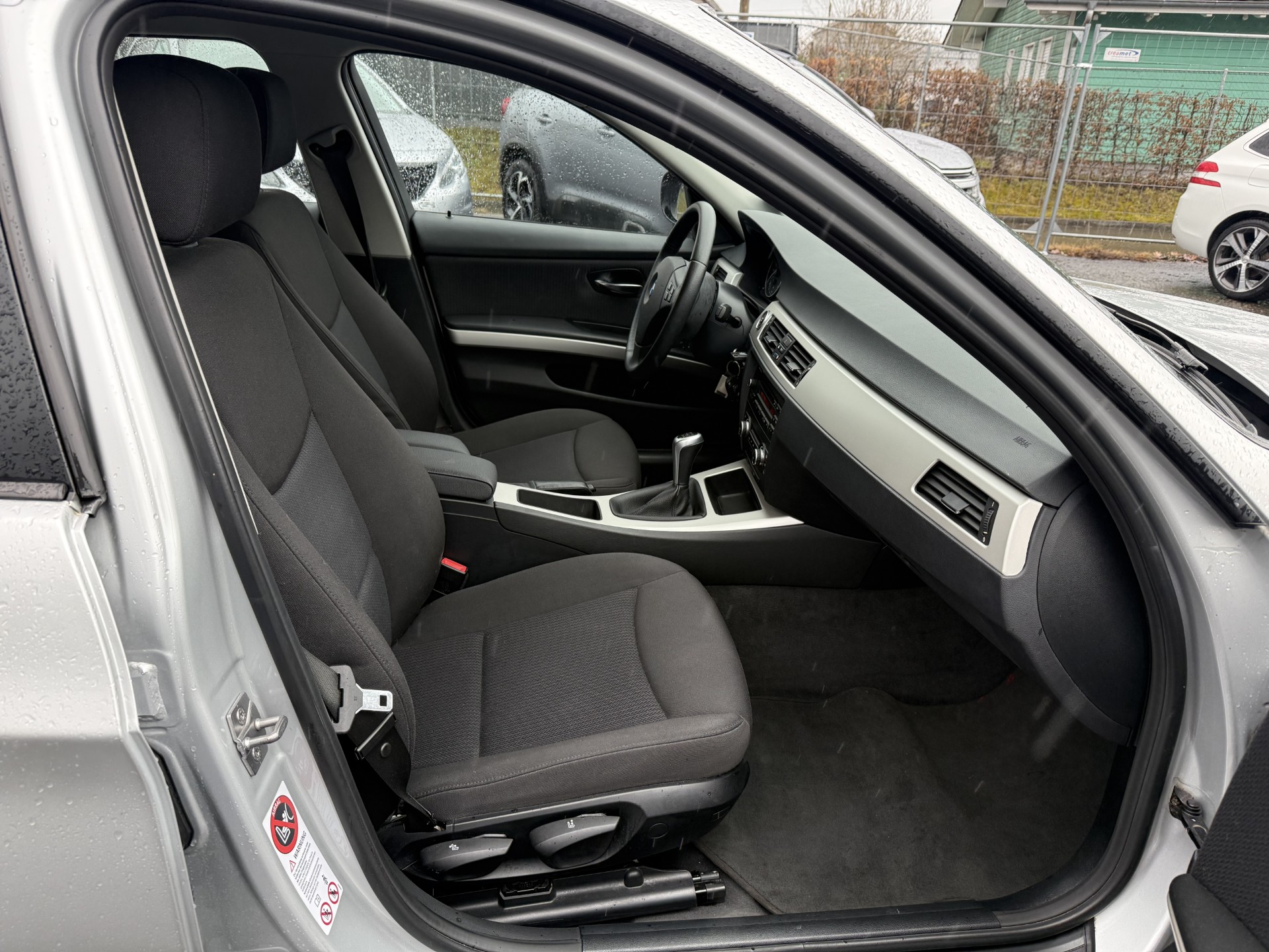 BMW 316i Touring-image-11