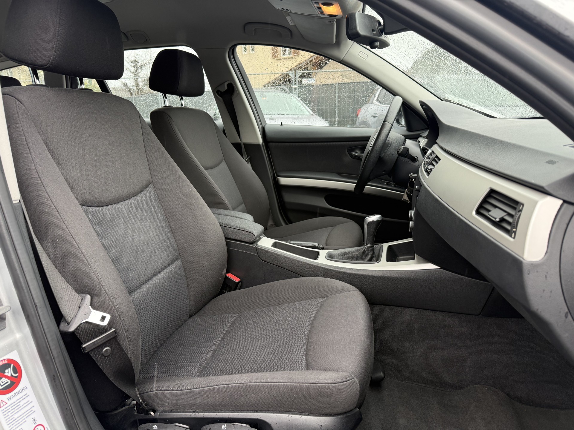 BMW 316i Touring-image-12