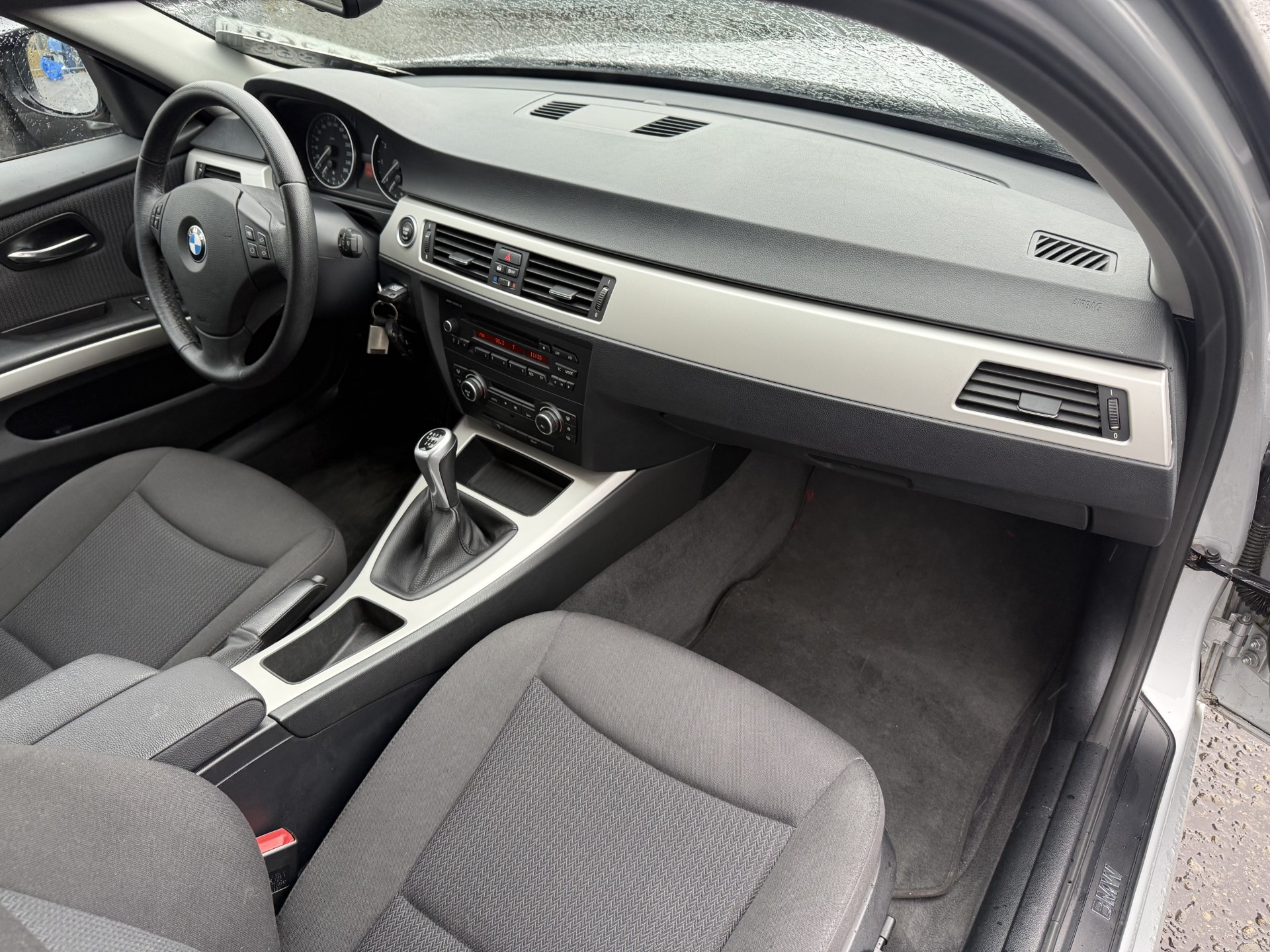 BMW 316i Touring-image-10
