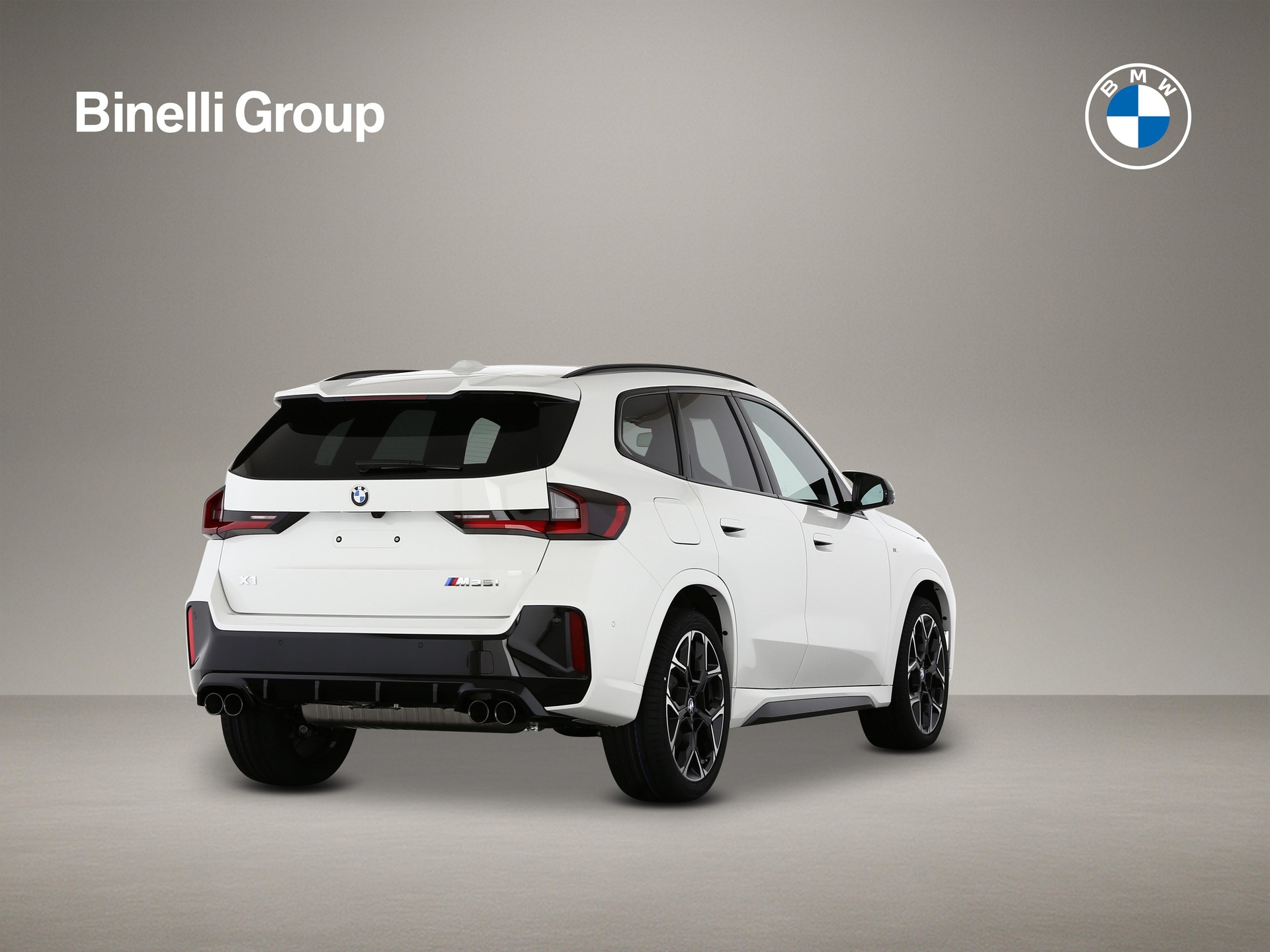 BMW X1 M35i-showroom-element-1