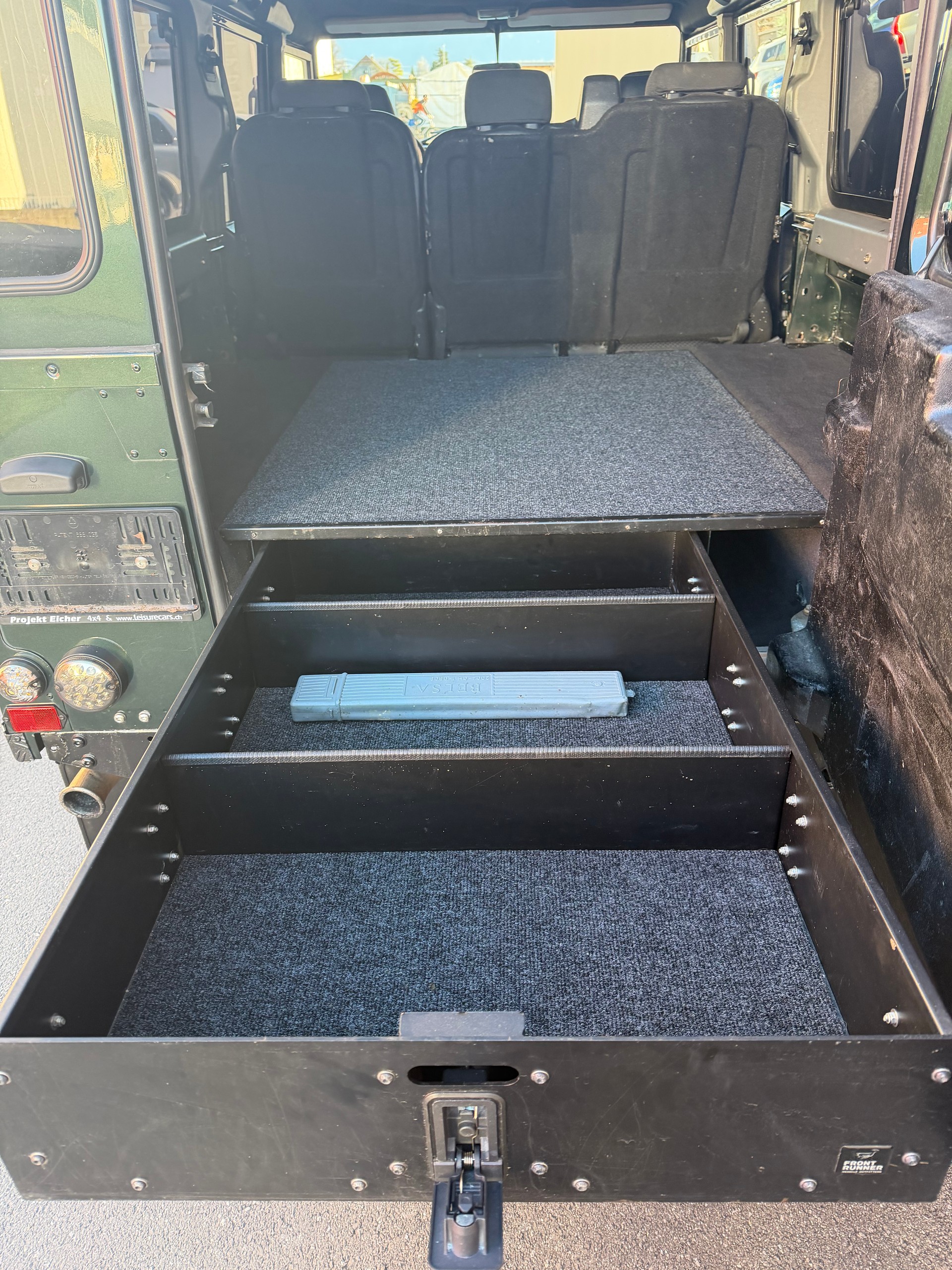 LAND ROVER Defender 110 TD5 Epsom-image-11