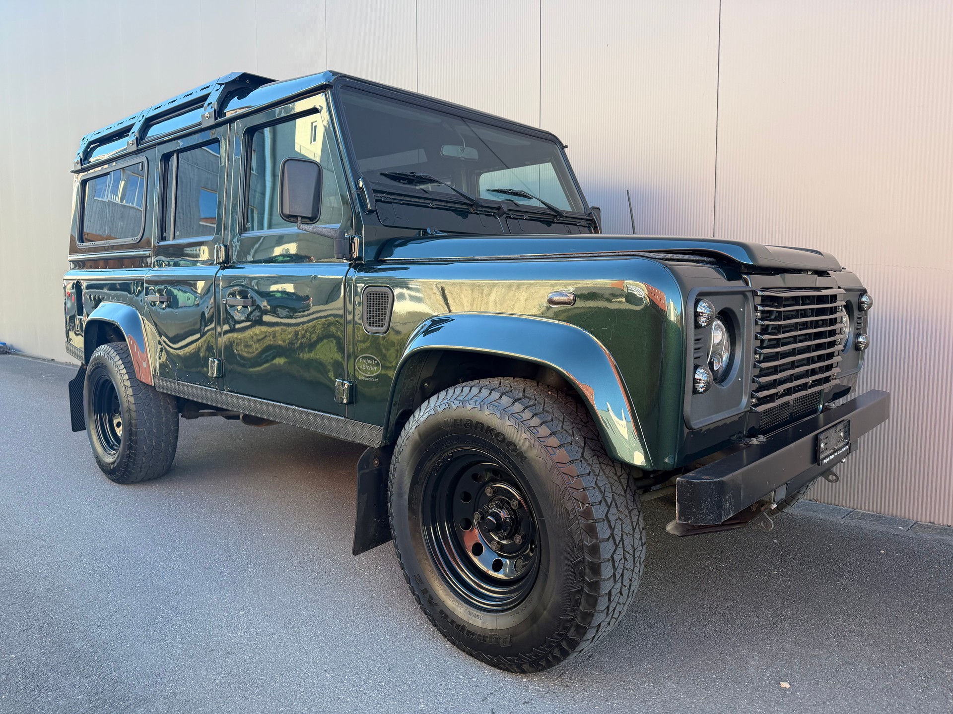 LAND ROVER Defender 110 TD5 Epsom-showroom-element-3