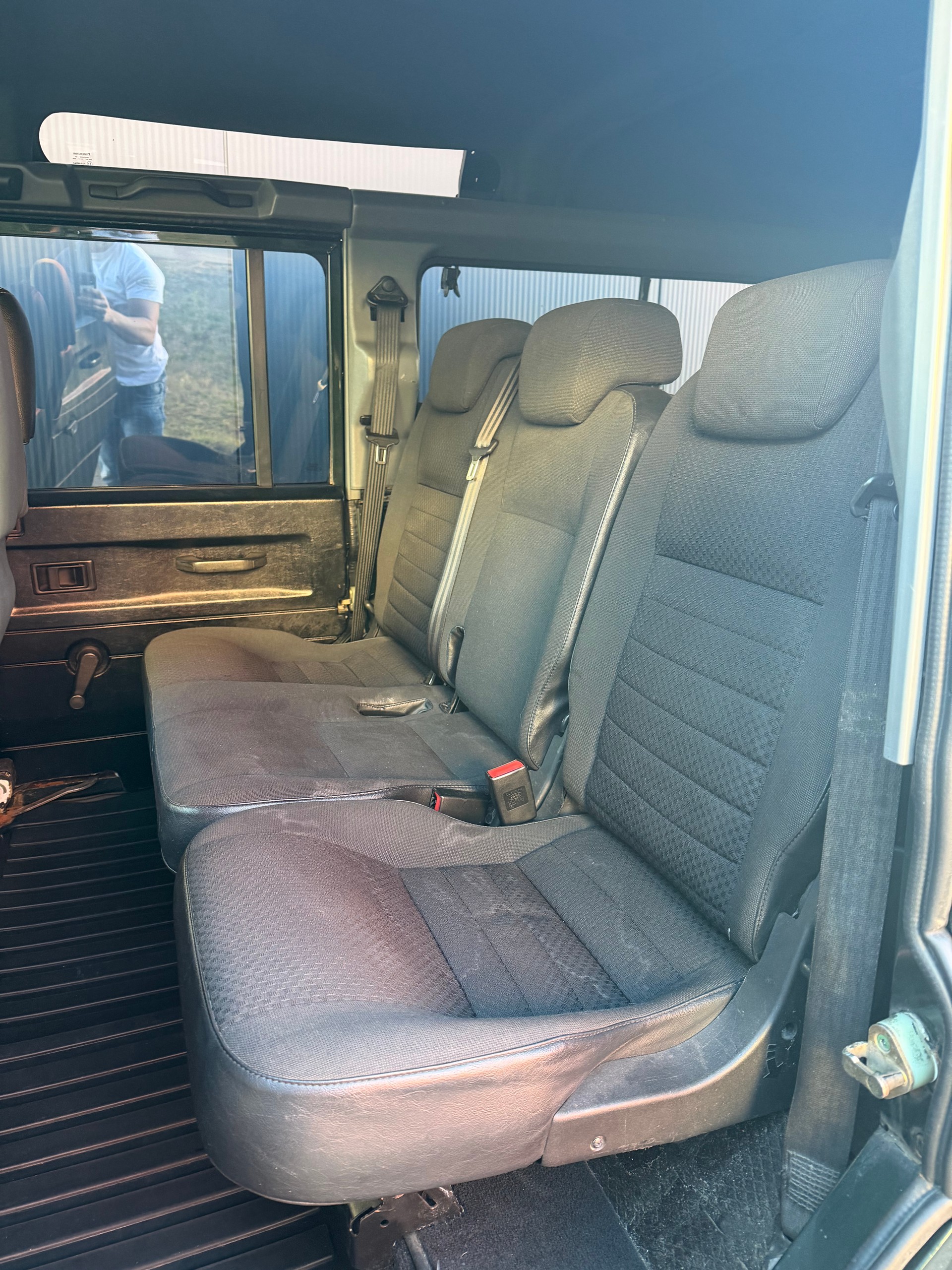 LAND ROVER Defender 110 TD5 Epsom-image-9