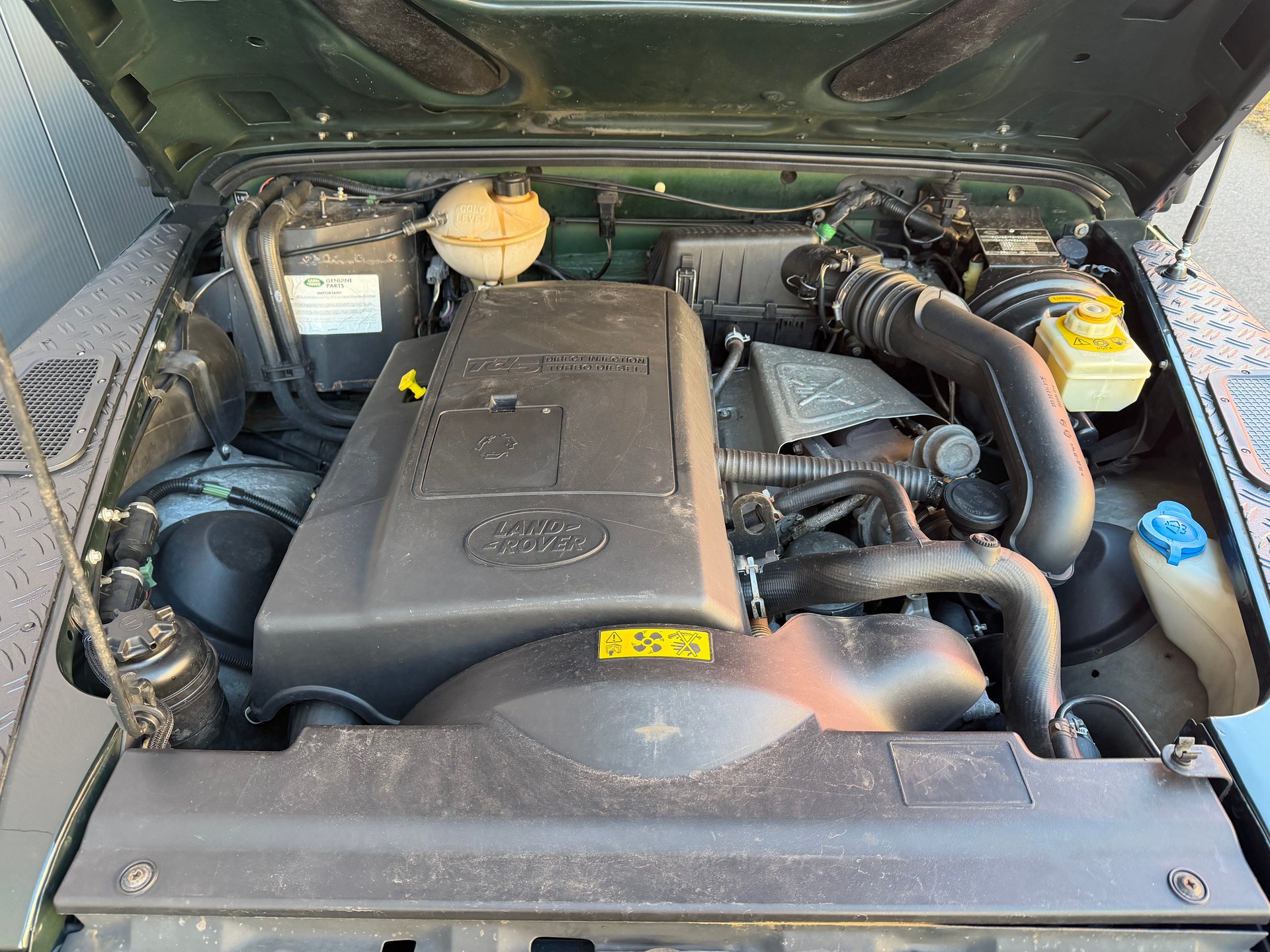 LAND ROVER Defender 110 TD5 Epsom-image-12
