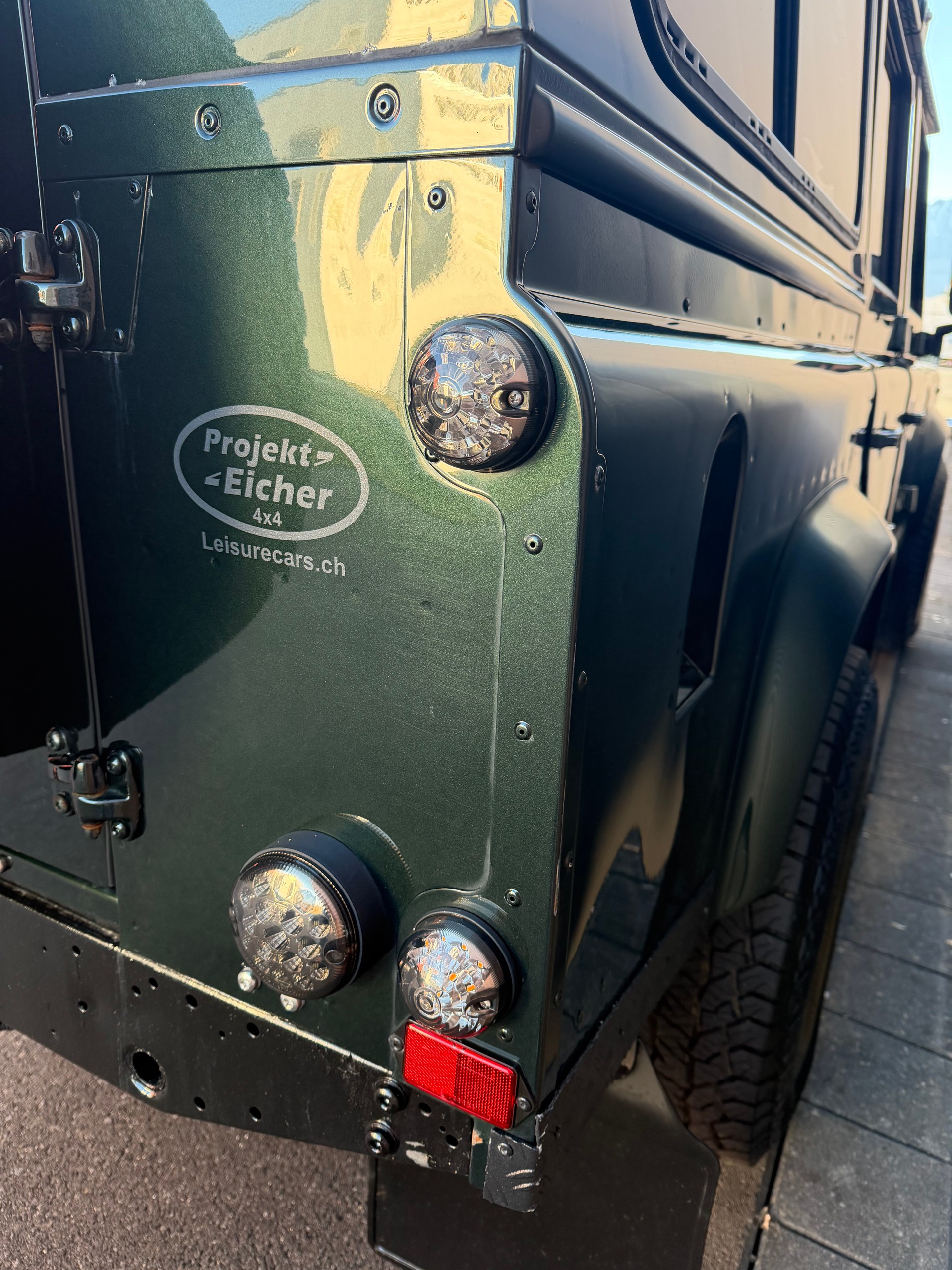 LAND ROVER Defender 110 TD5 Epsom-image-16