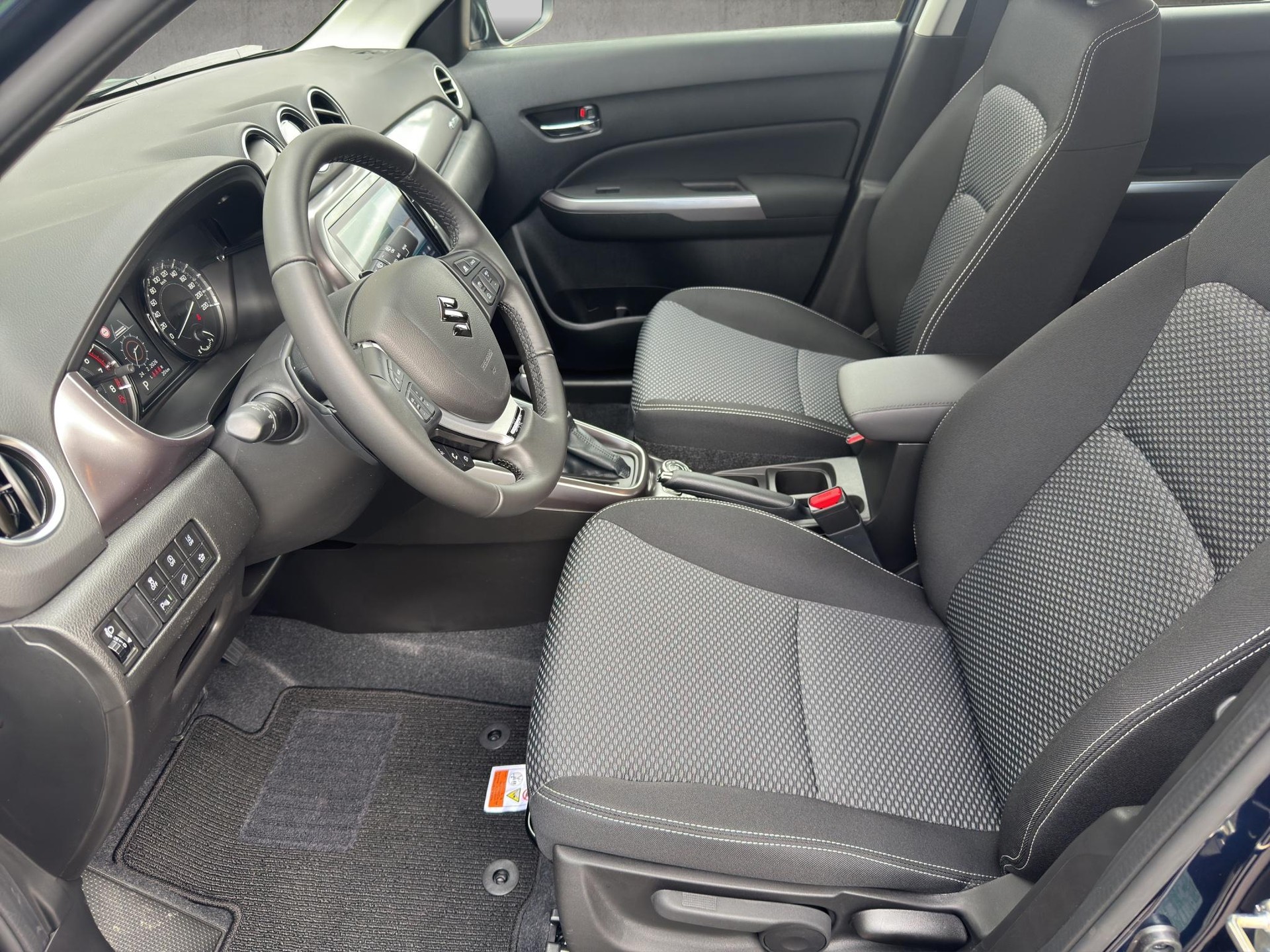 SUZUKI Vitara 1.4 T Sakura Hybrid 4x4-image-10
