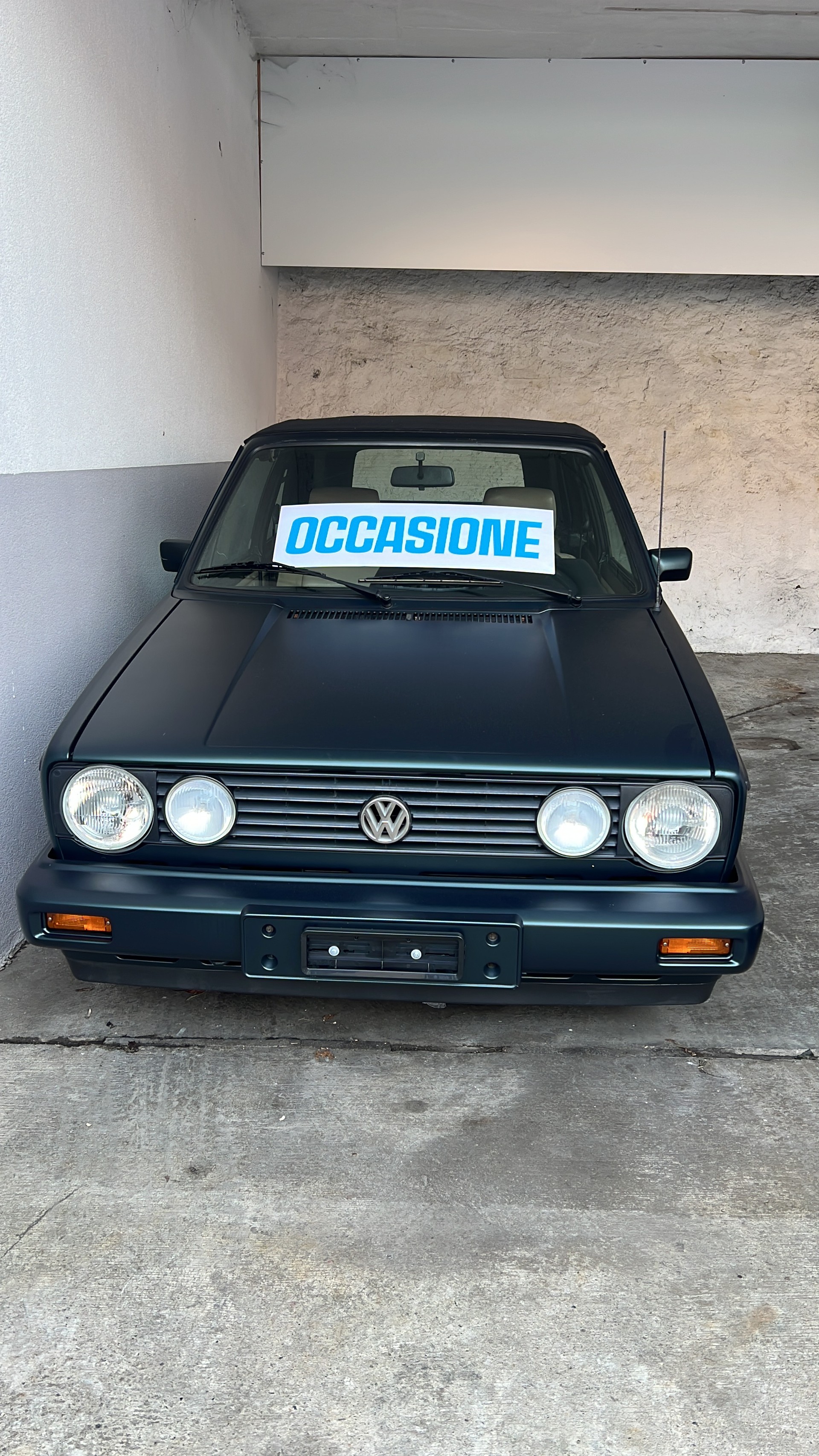 VW Golf Cabriolet 1800 Classic-Line-showroom-element-1