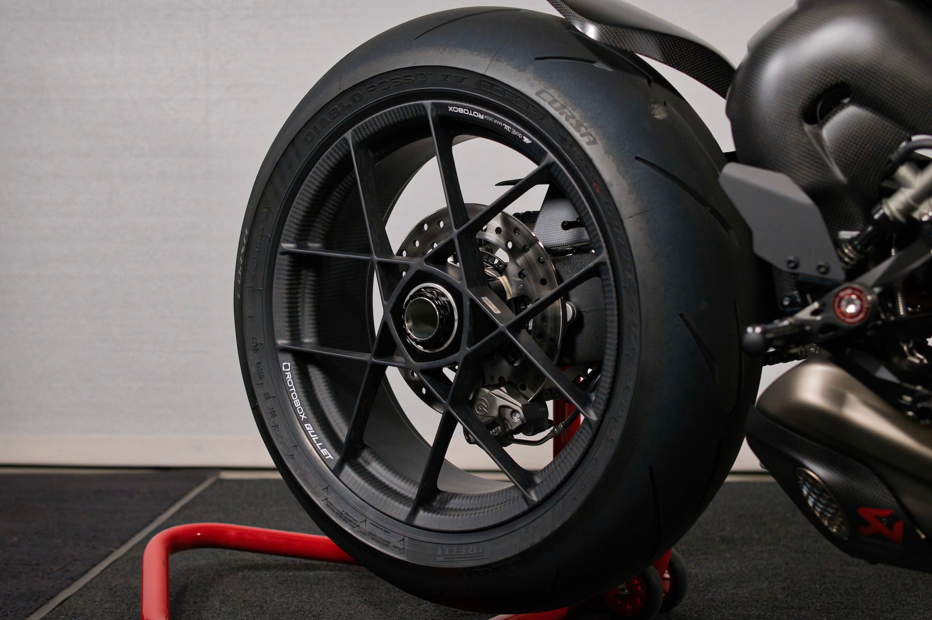 DUCATI Streetfighter V4 S-image-12