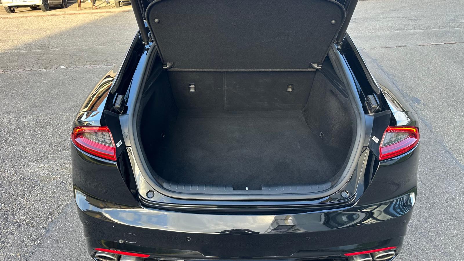 KIA Stinger 3.3 T-GDi GT Automat AWD-image-13
