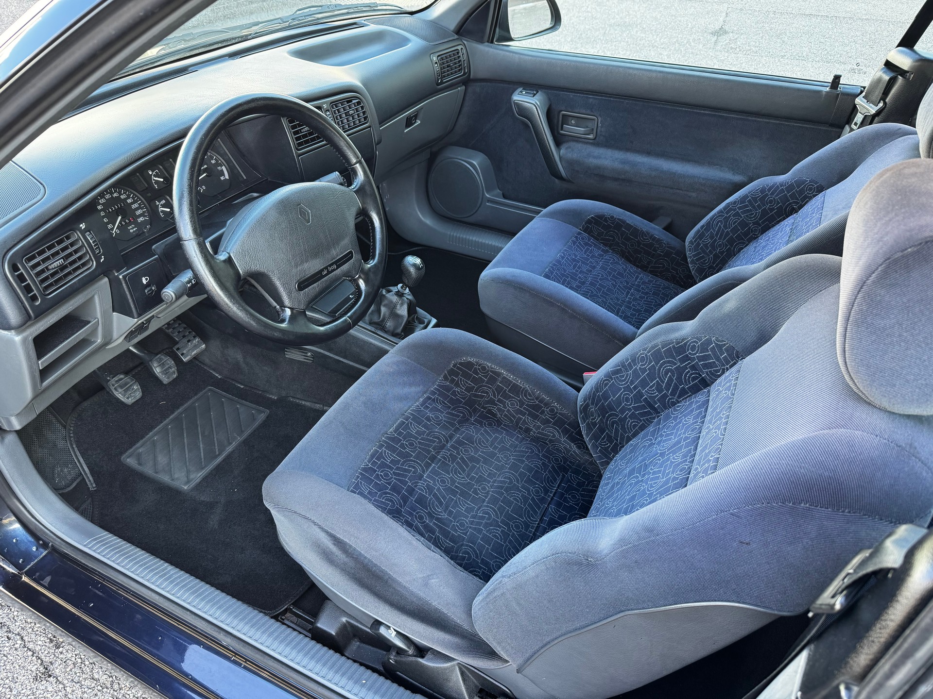 RENAULT R19 Cabrio 1.8 16V VETERANENFAHRZEUG-image-9