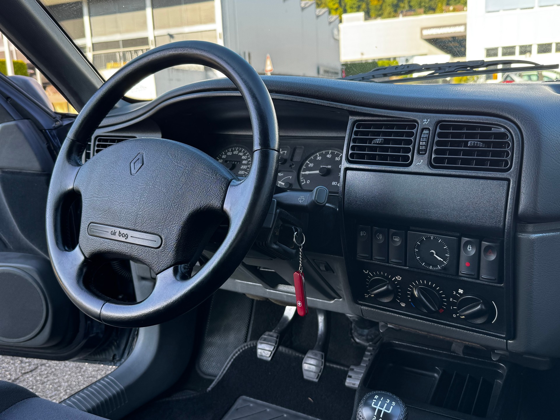 RENAULT R19 Cabrio 1.8 16V VETERANENFAHRZEUG-image-12