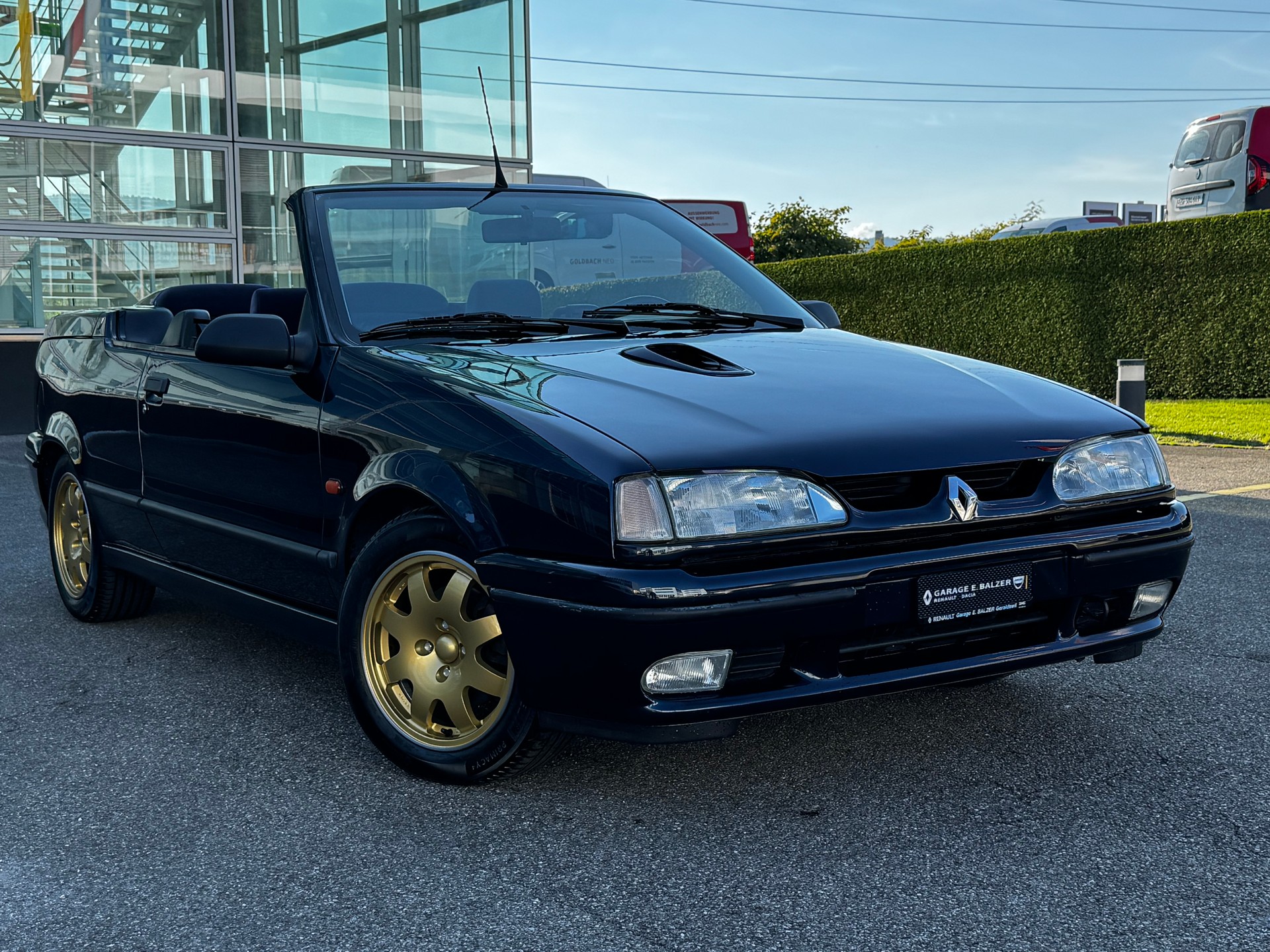 RENAULT R19 Cabrio 1.8 16V VETERANENFAHRZEUG-image-1