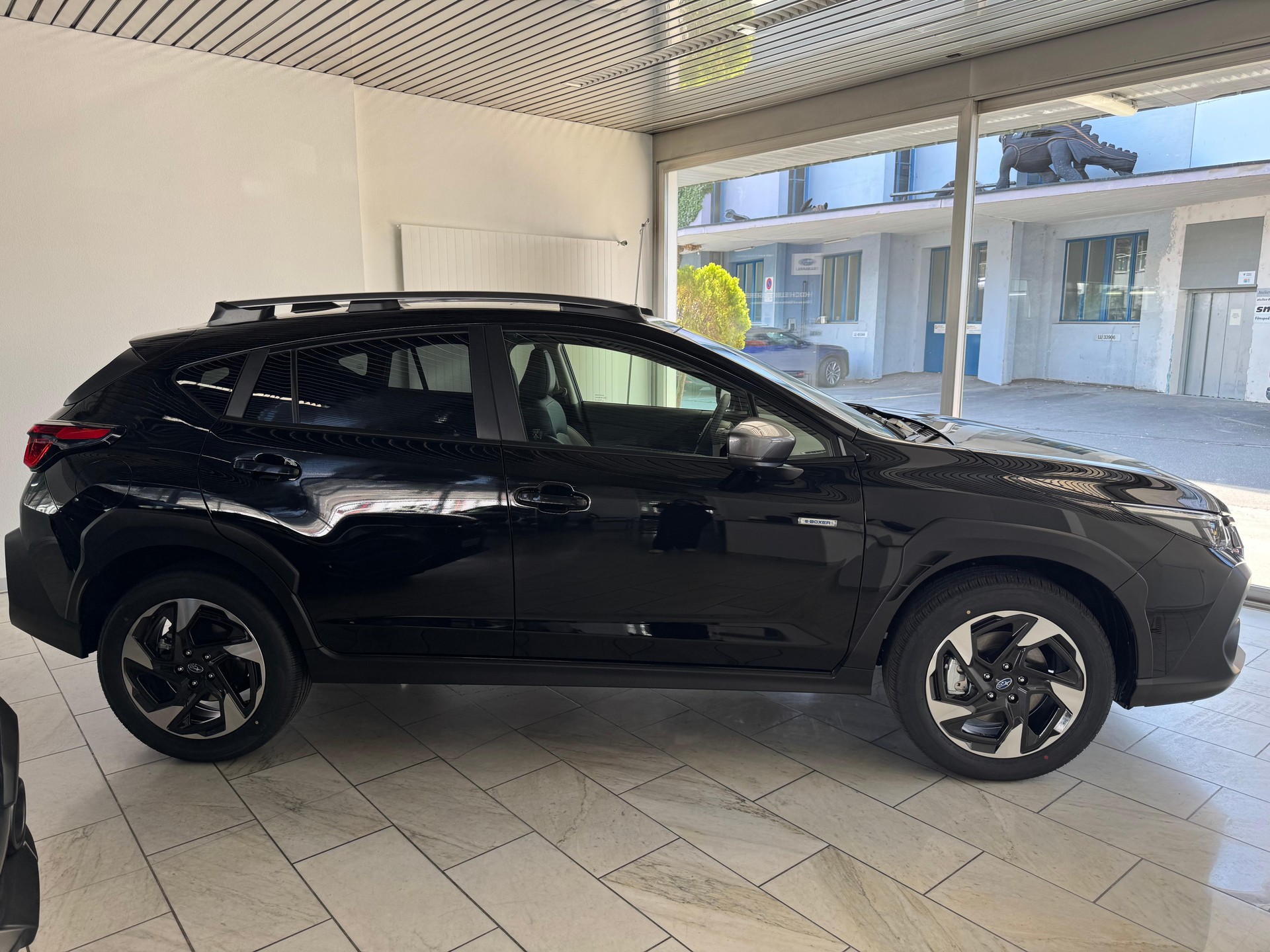SUBARU Crosstrek 2.0i e-Boxer Luxury-showroom-element-2