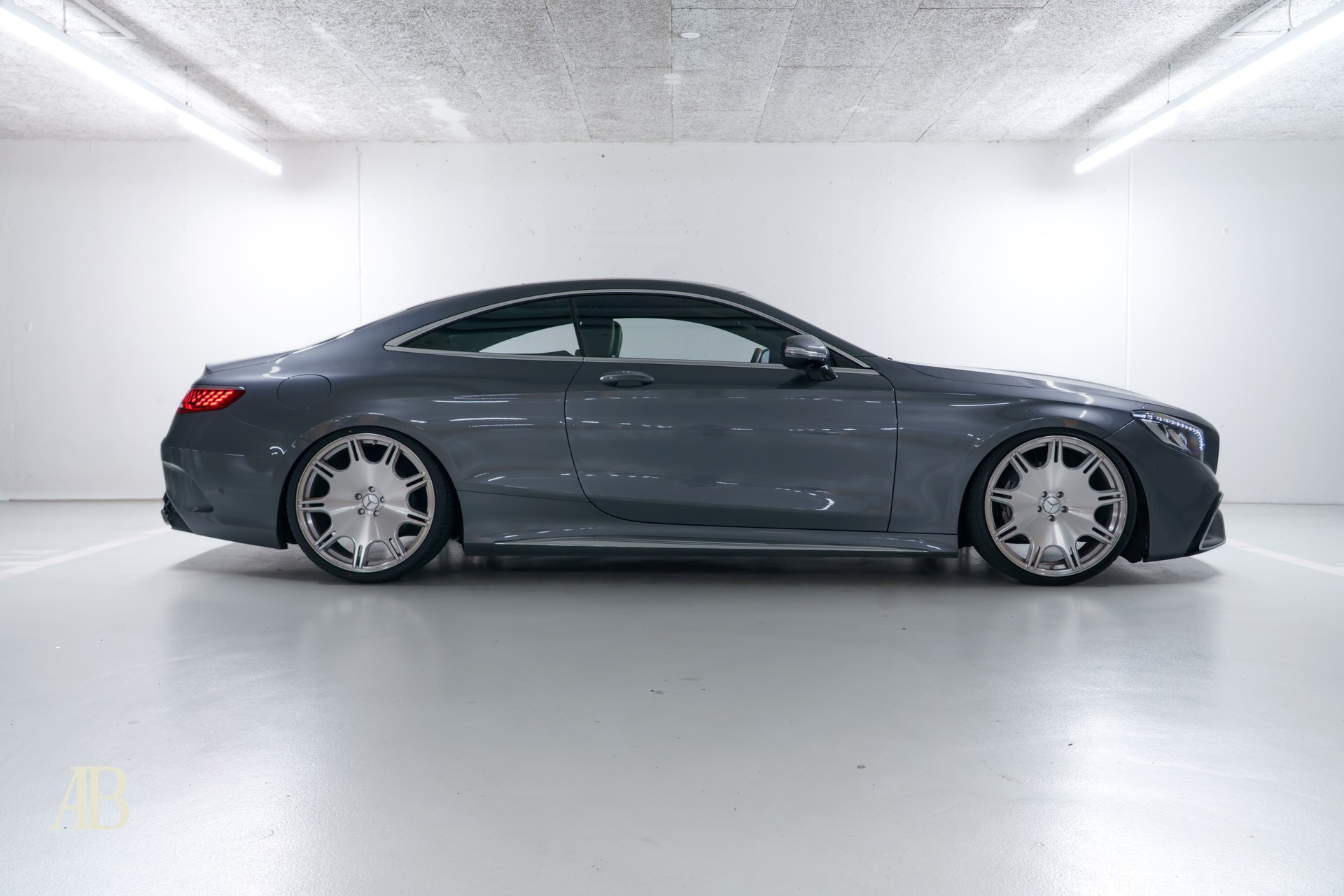 MERCEDES-BENZ S 560 V8 AMG Line Coupé-image-7