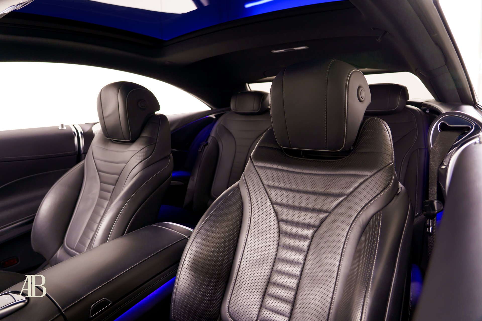 MERCEDES-BENZ S 560 V8 AMG Line Coupé-image-13