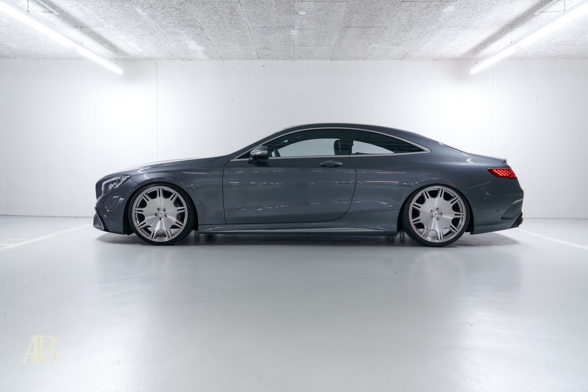 MERCEDES-BENZ S 560 V8 AMG Line Coupé-image-3