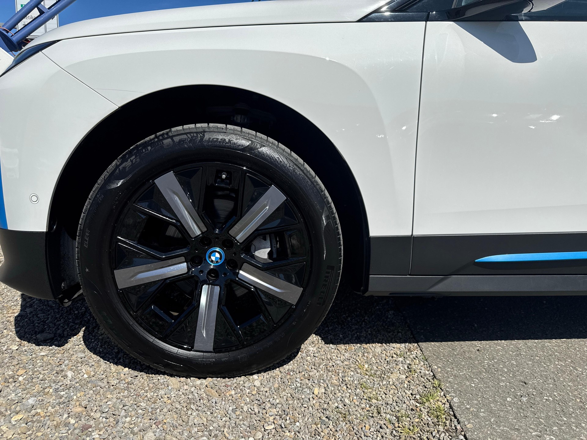 BMW iX xDrive50 / Jetzt mit attraktivem 0.99% Leasing!-image-16