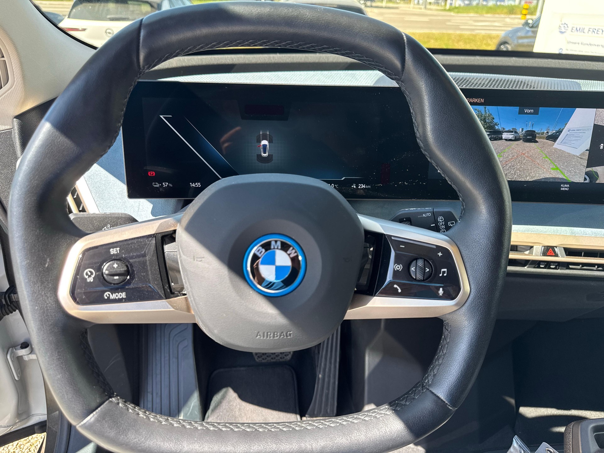 BMW iX xDrive50 / Jetzt mit attraktivem 0.99% Leasing!-image-12